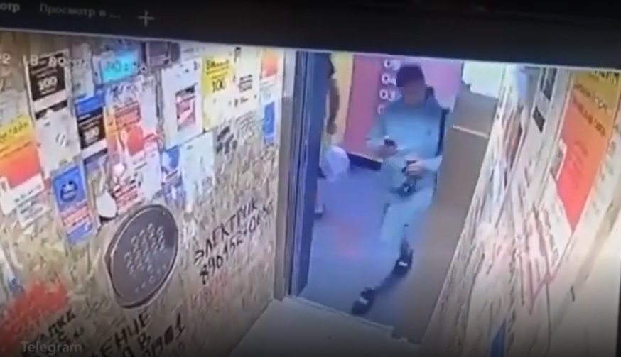 لحظۀ هولناک حرکت آسانسور با درب باز+ویدئو