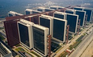 ۱۳۱ آسانسور در بزرگترین ساختمان اداری جهان/ویدئو