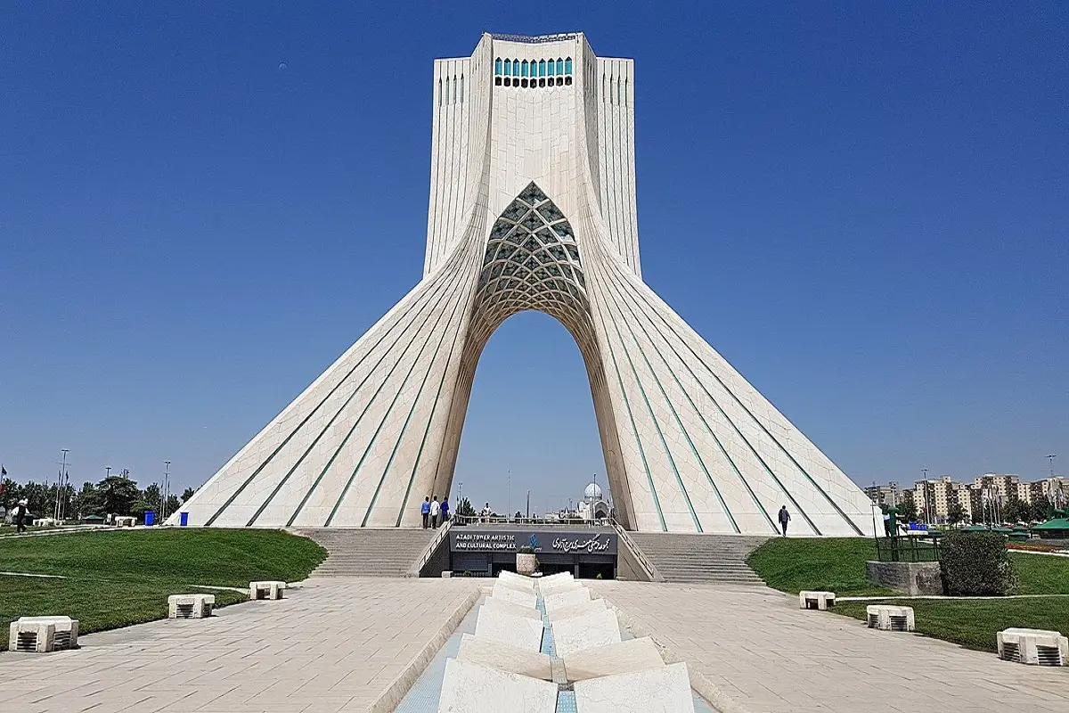 نگاهی به تاریخچه و بازسازی آسانسور برج آزادی